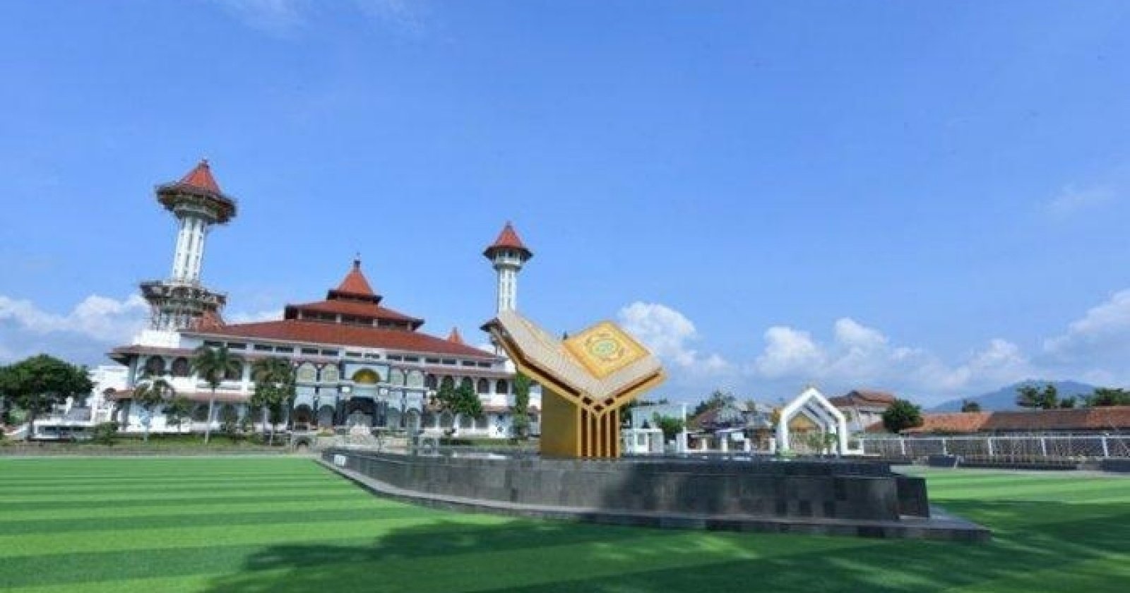 Tempat Wisata Hits di Cianjur: Taman Alun-Alun, Curug Citambur, dan Kebun Teh